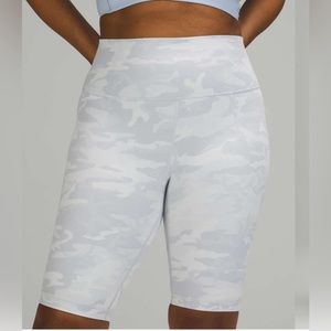 Lululemon Wunder Under Short 10" *Ribbed* size 6